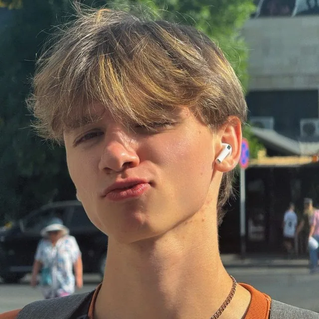 Янис Пелецкий